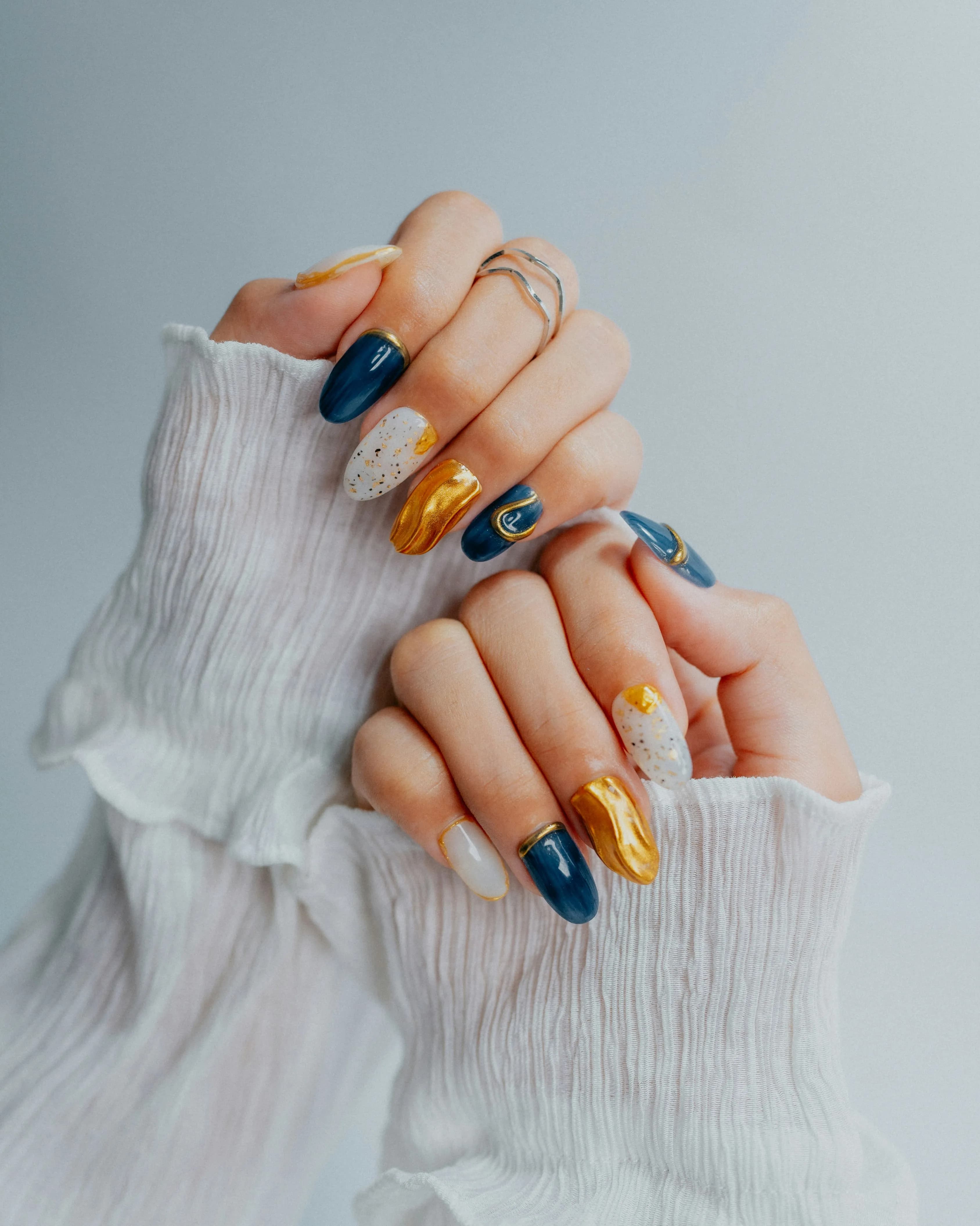 Réalisation pose d'ongles 5