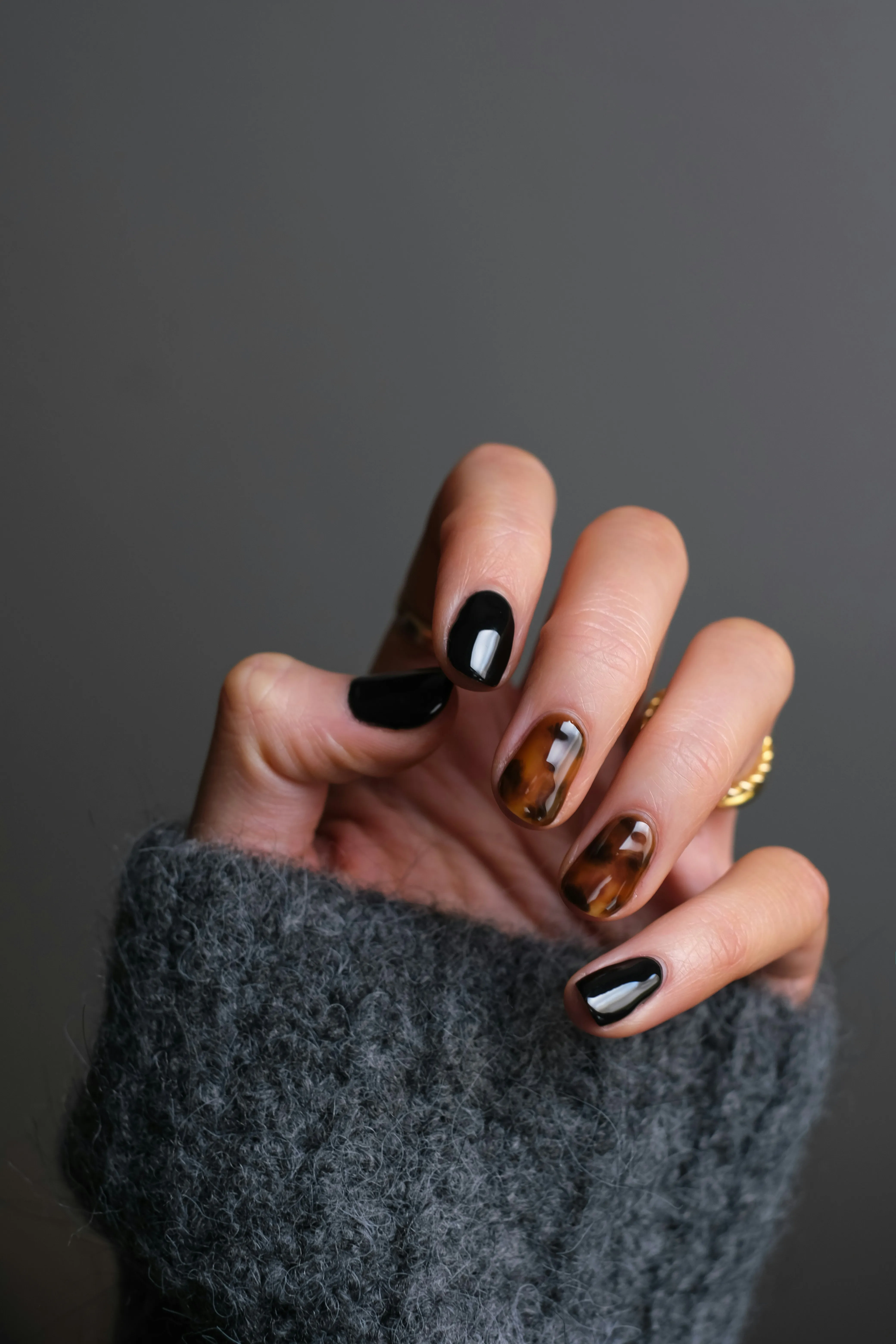 Réalisation pose d'ongles 6