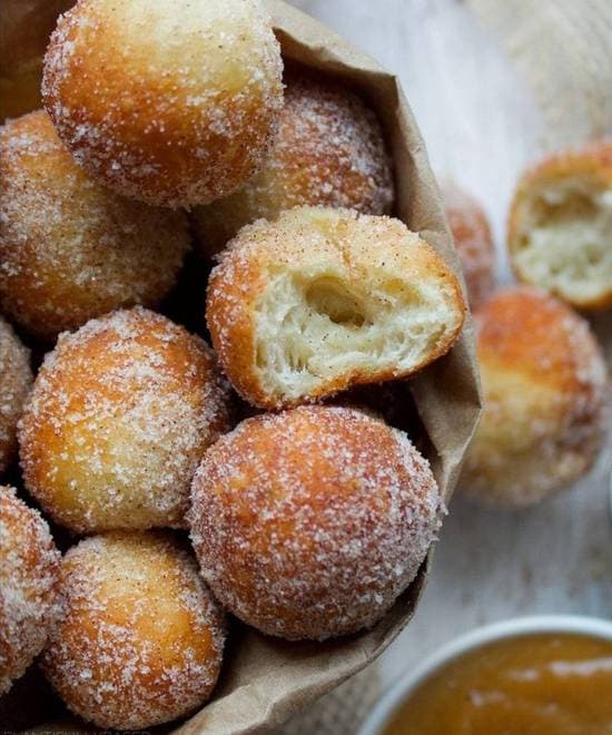 Mikaté, beignets sucrés servis en dessert