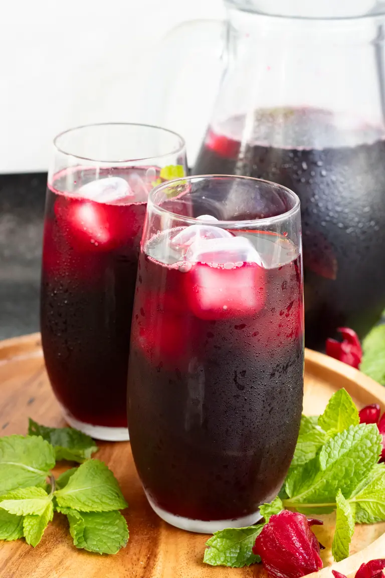 Jus de bissap maison servi glacé